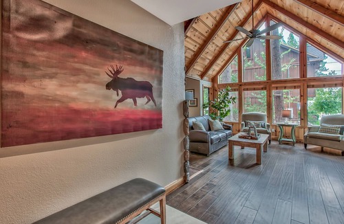 Al Tahoe House | Prime Lake Tahoe Location, Lake-views! 1/2 blk to Lake, Ski, Casinos, Remodeled!