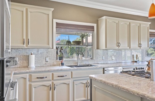 Newcastle Resort | Private Auburn Pool & Spa Retreat Sleeps 10+ Dogs Sunsets Wineries