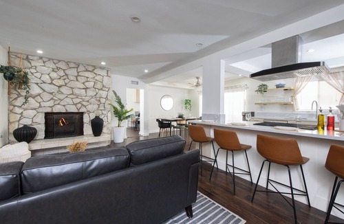 Hawthorne House | Private - Gated - Yard, Fire Pit, LAX, SoFi, Beach - Minutes to World Cup