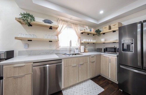 Hawthorne House | Private - Gated - Yard, Fire Pit, LAX, SoFi, Beach - Minutes to World Cup