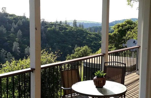 Penn Valley Cabin | Private Ground Floor Accommodation for a Couples' Getaway in Penn Valley, California