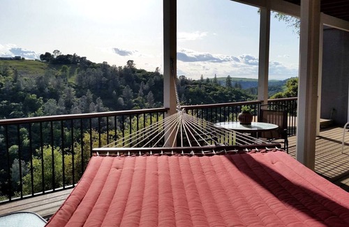 Penn Valley Cabin | Private Ground Floor Accommodation for a Couples' Getaway in Penn Valley, California