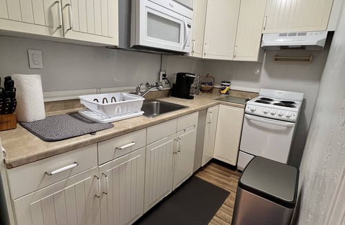 Tennyson - Alquire House | Private Guest Suite 30 Mins of SFO/OAK✈| Walk to Transit
