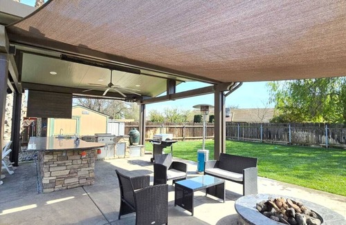 Hanford Apartment | Private Guest Unit with Exclusive Yard, Fire Pit, Pool & Grill – North Hanford