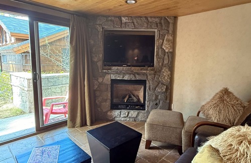 Lincoln Park Cottage | Private Lake Access 1-bedroom cottage in charming Glenbrook perfect for getaway