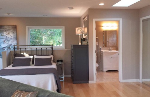 Mar Vista House | Private Luxury Studio with Parking and Laundry.