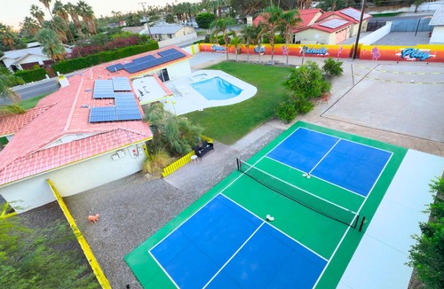 Racquet Club South Villa | Private Pickleball Court Villa Downtown +Volleyball Court/Bikes/Heated Pool/Spa