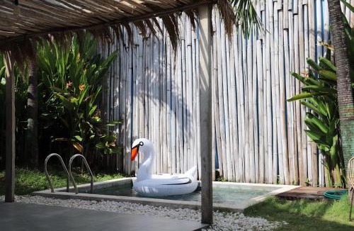 Tumbak Bayuh Villa | Private Pool Villa, Garden and Parking near Canggu