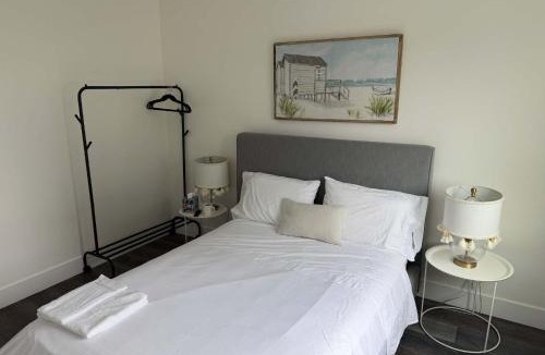 Parkside House | Private Room in Modern Homestay with Fast Wifi
