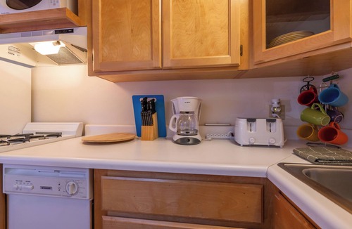 Big Bear Lake Ski Chalet | Private Sauna & Jacuzzi + BBQ Deck