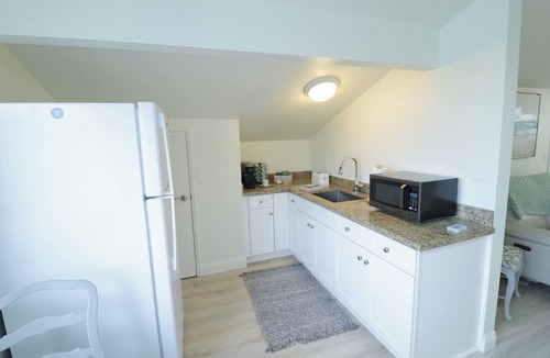 Santa Maria Apartment | private suite, fully contained