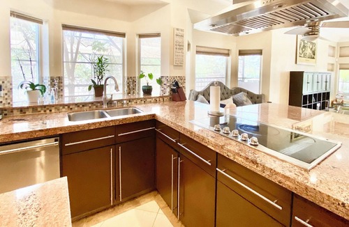 Spring Valley Villa | Private Vacation Villa: Pool & Arcade for Family & Friends! 8min Strip! ⭐️⭐️⭐️⭐️⭐️