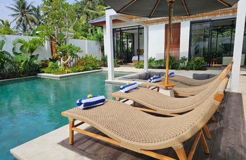 Melaya Villa | Private Villa with 60 m2 Infinity Pool 70m from Beach West Bali