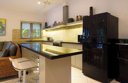 Batu Bolong Villa | Puri Pura; fully serviced 4 bedroom villa, central Canggu, close to the beach.