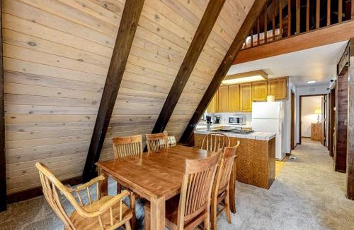 Tahoe Paradise House | Quiet A-frame cabin near town with forest views & high-speed WiFi - dog-friendly