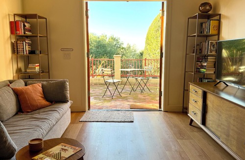 Upper Rockridge Apartment | Quiet, Elegant Apartment With Beautiful Views of Terraced Garden