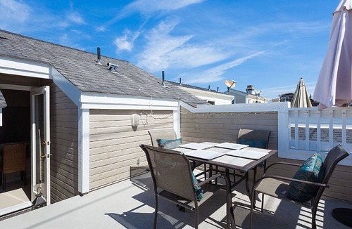 Corona del Mar House | Quiet Home Beachside town