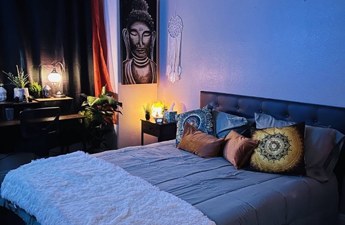 Centennial Hills House | Quiet zen den bedroom / bathroom in safe neighborhood