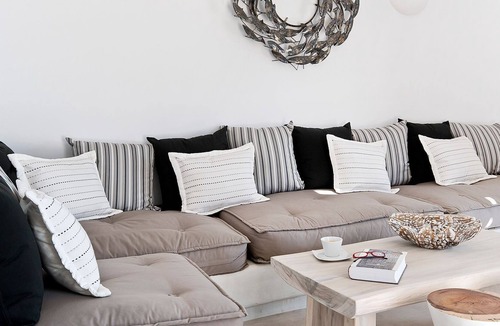 Santorini Villa | R 1228 Vander’s Superior Villa with Private Pool With Break Fast, TV Games & Sea view