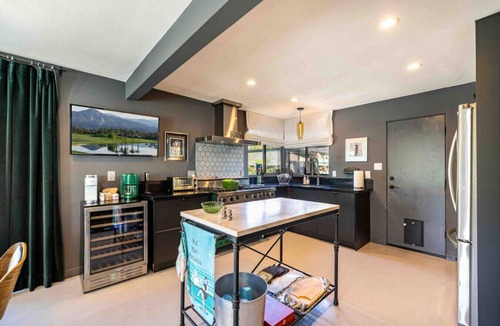 Palm Springs Villa | Rat Pack Paradise Downtown Palm Springs - Resort Property, Pets Ok, Fully Gated