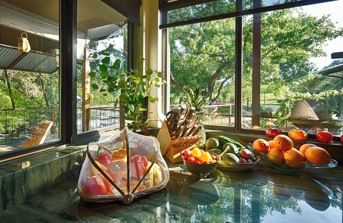 Three Rivers House | Ready to escape the city? Sequoia Falls, a luxury retreat on the river awaits.