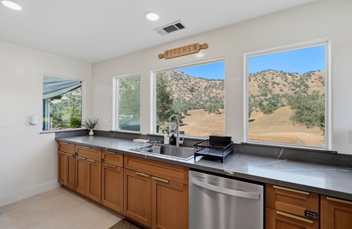 Kaweah House | Redstone Ranch: River Swimming Hole, Pickleball and Nature Retreat.
