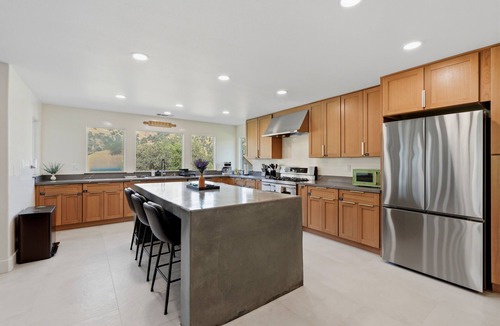 Kaweah House | Redstone Ranch: River Swimming Hole, Pickleball and Nature Retreat.
