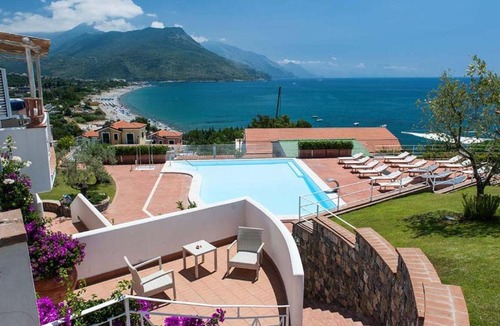 Villammare House | Refined Apartment in Villammare Italy With Private Terrace