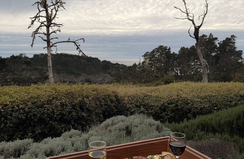 Mendocino Hotel | Relax & Unwind in an 11-Bedroom Beachfront Retreat with Spa in Mendocino