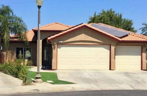Greenacres House | Relaxing NW Bakersfield Home & Pool for travelers - 8 guests