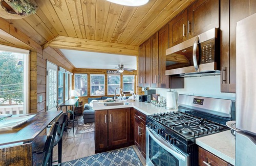 Cedar Glen Cottage | Relaxing Retreat w/Deck, 1 Mi to Lake Arrowhead!