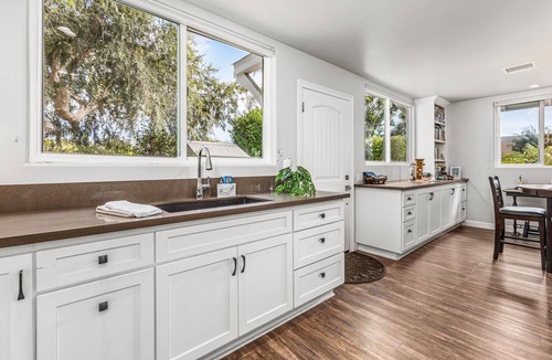 South Oceanside House | Relaxing, Romantic, and Fun! Private, Quiet, and Less than a mile to the Ocean!