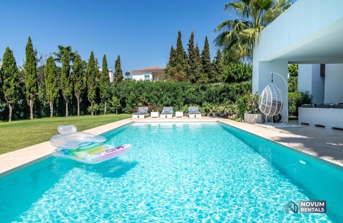 El Paraiso Villa | Remarkable 5-BDRM Villa - Heated POOL & GYM