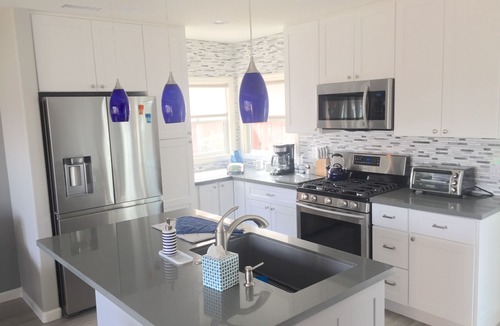 South Oceanside House | Renovated bungalow, Private backyard, near beach/restaurants, AC, Bikes