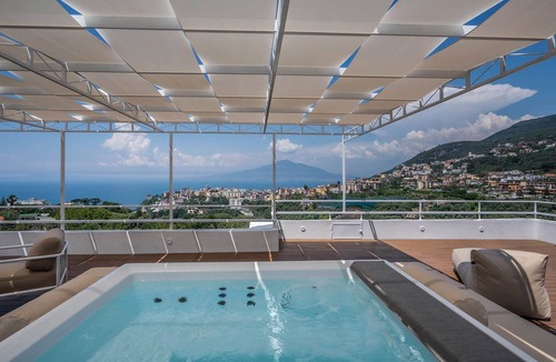 Seiano Villa | Rentals in Italy - Villa Anfora with private pool, garden and private parking area