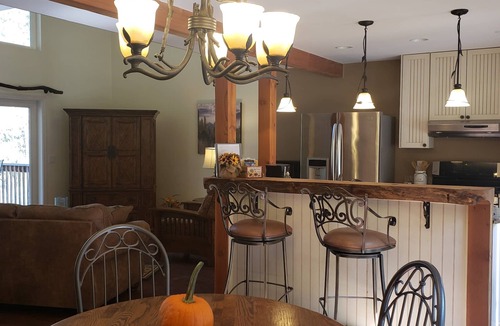 Somerset Cabin | River Front Home on 6+ Acres - Hot tub/Dog Friendly/Game Room