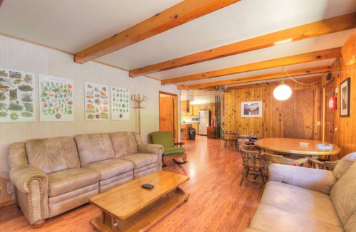 Harden Flat House | Riverfront House 5 miles to Yosemite! THE closest to the Hwy 120 gate. 3 bdrm AC
