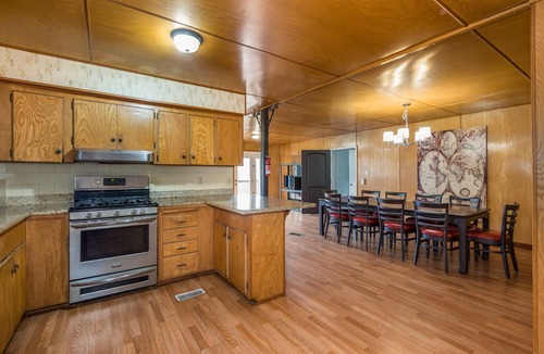 Oakhurst House | Rock View Villa, close to highway 41