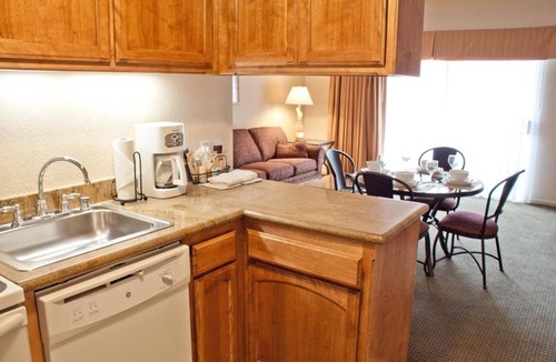 Avila Beach Hotel | Romantic Beach Getaway! Free Parking, Pool & Gym! Steps to Avila Beach Pier!