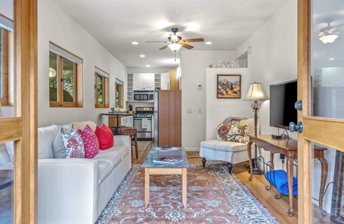 Northeast Carmel House | Romantic Carmel Garden Retreat for 2 Near Beach