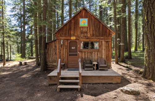 Blairsden-Graeagle Cabin | Romantic Oak Leaf Cabin at Camp Layman | Intimate Mountain Couple's Getaway