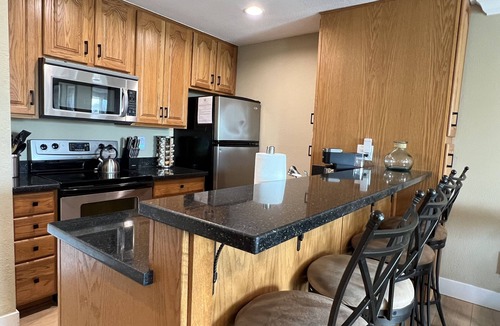 Townsite Condo | ❤ Romantic Ocean Views-On the Strand-Pool/Spa/Gym-Remodeled-Air Conditioning ❤