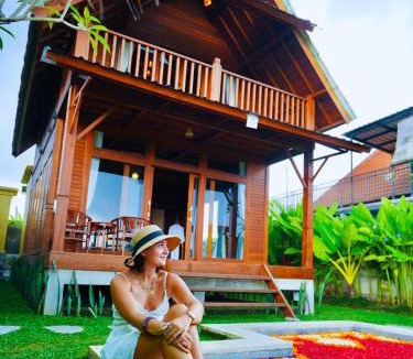 Melayang Villa | Romantic Wooden House with Private Pool in Ubud - Raka d'Uma