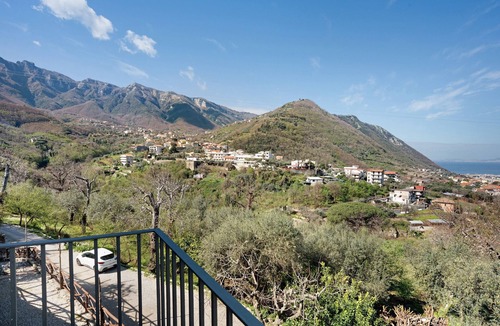 Gragnano Apartment | Room 'Positano Con Vista Montagna' with Shared Terrace, Shared Garden and Wi-Fi