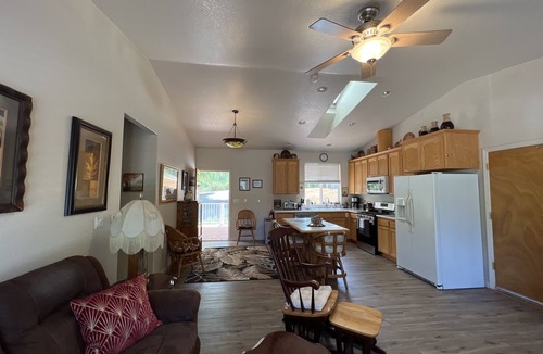 Auburn House | Rural home wheelchair accessible, pet friendly close to River & lake & I-80.