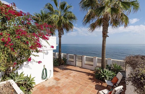 Bahia Dorada House | Rustic beachfront townhouse with pool and Wifi, Close to beach, gardens, pool and town