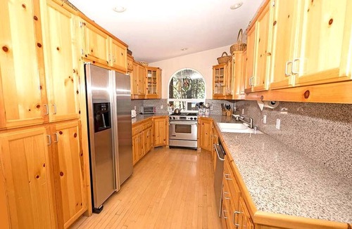 Bijou Park Cabin | Rustic Rental Cabin with Hot Tub near Heavenly Ski Resort in South Lake Tahoe, California