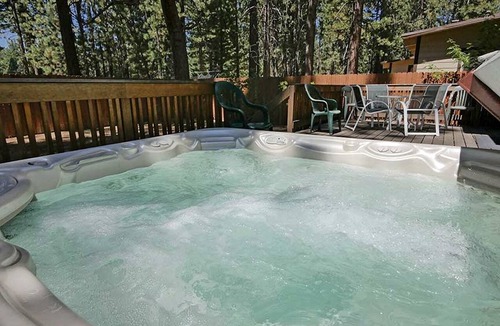 Bijou Park Cabin | Rustic Rental Cabin with Hot Tub near Heavenly Ski Resort in South Lake Tahoe, California
