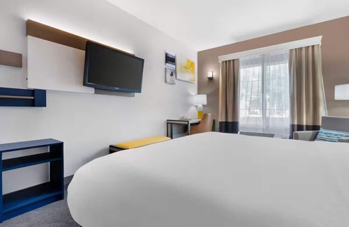 Southeastern Sacramento Hotel | Sacramento King Studio w/Gym & Pool
