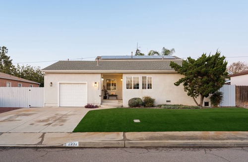 Lincoln Acres House | San Diego Luxury Home, Arcade, Pool, Spa, Sleeps 14